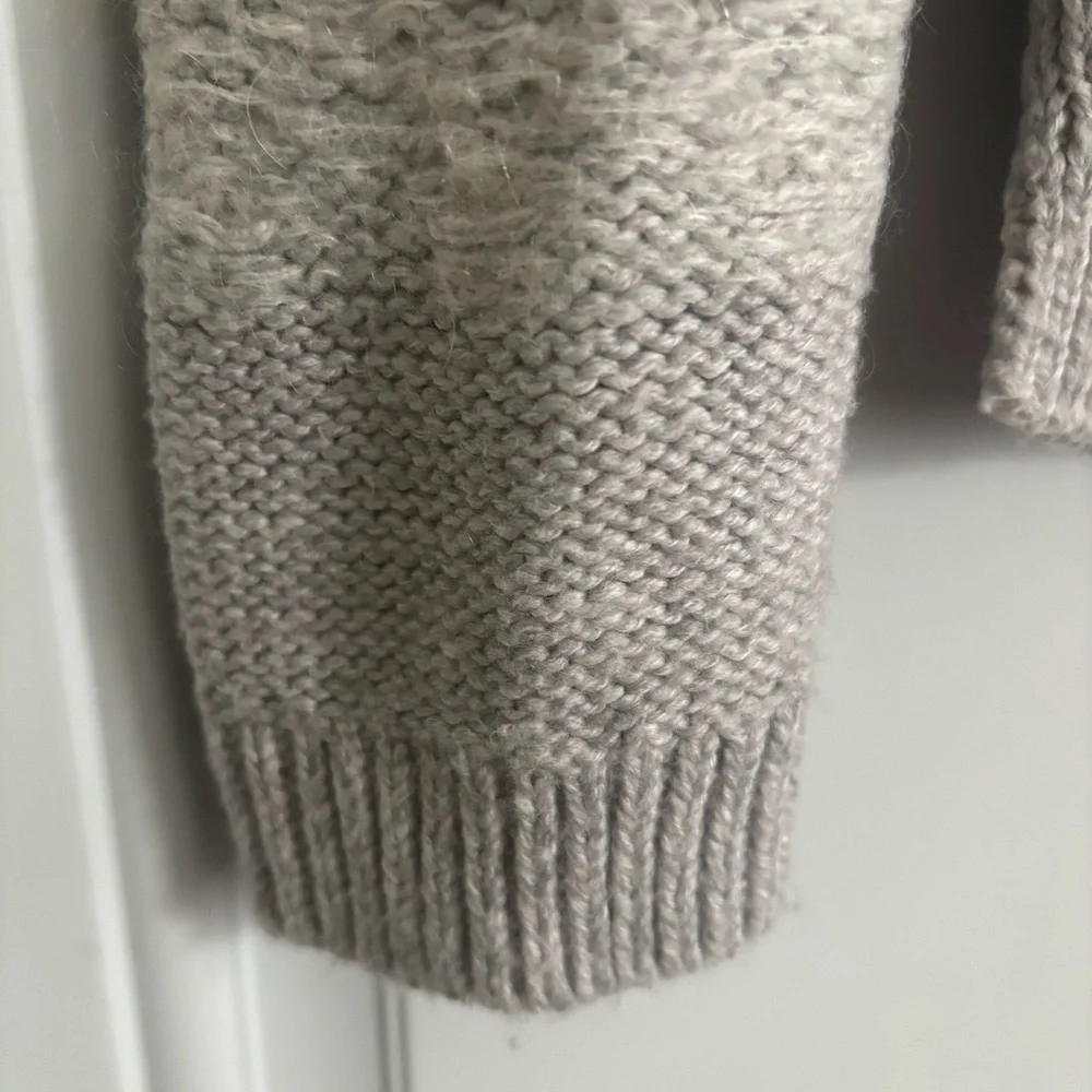 ❤️2/$15or3/$21❤️LOFT Gray Mohair Blend Sweater w/Snowflake Pattern, Size PS - Picture 5 of 13